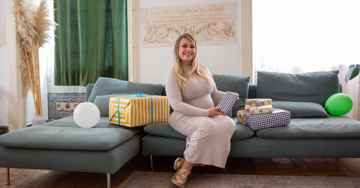 10 Best Presents for a Pregnant Woman: Thoughtful and Practical Gift Ideas 10 Best Presents for a Pregnant Woman: Thoughtful and Practical Gift Ideas