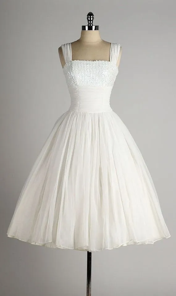 10 Best Vintage Dresses for 2024: Timeless Styles You’ll Love
