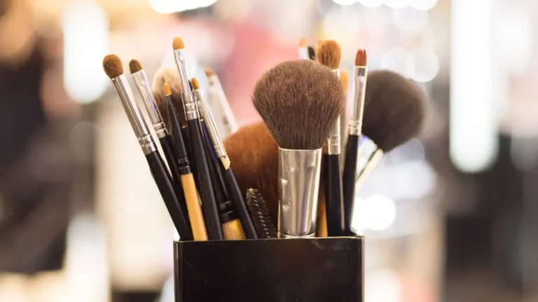 10 Best Ways to Clean Makeup Brushes in 2024: Top Products Reviewed