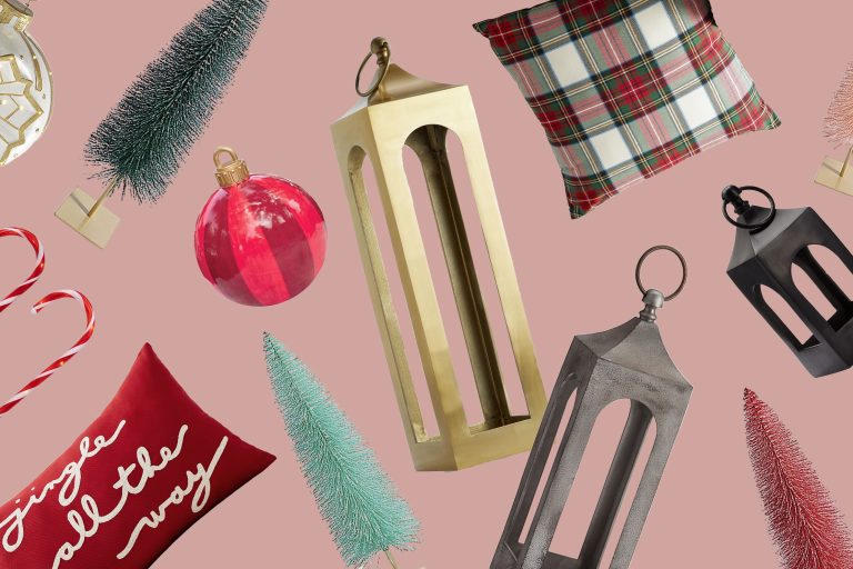 10 Best Christmas Door Decorations for a Festive 2024
