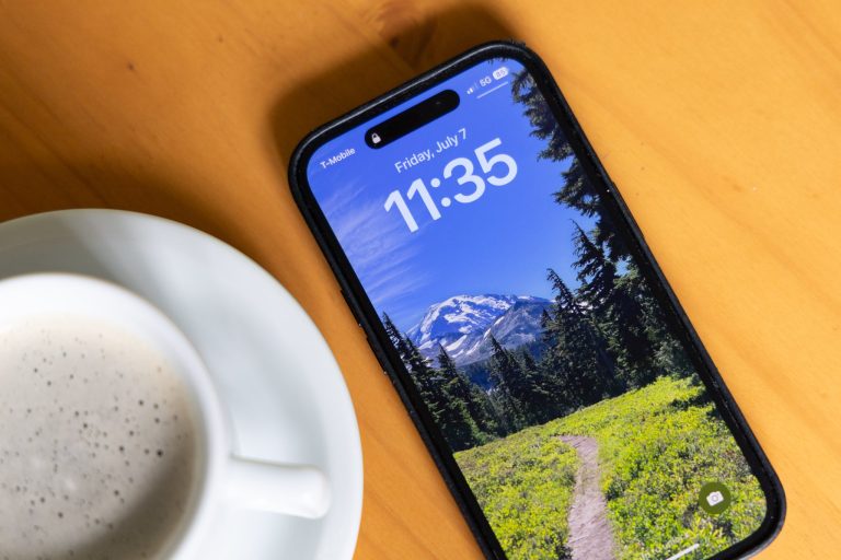 10 Best Cell Phone Plans with Free Phone in 2024: Top Choices Reviewed