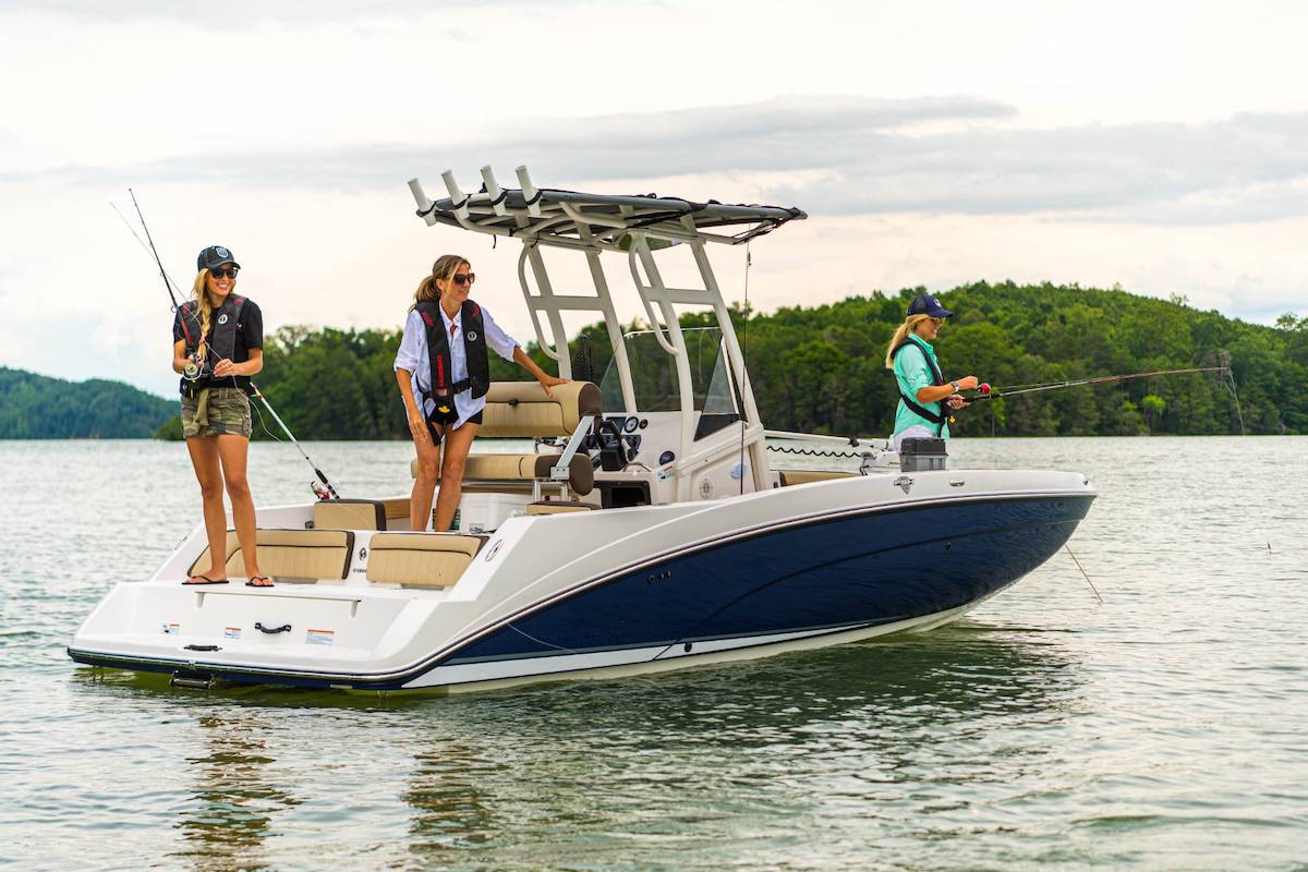 10 Best Center Console Boats for 2024: Top Picks for Every Adventurer