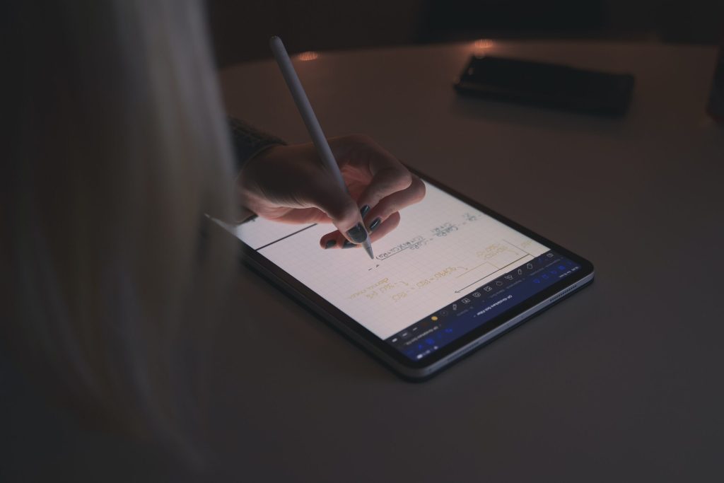 Best Mini Tablet for Note Taking: Top Picks for 2024